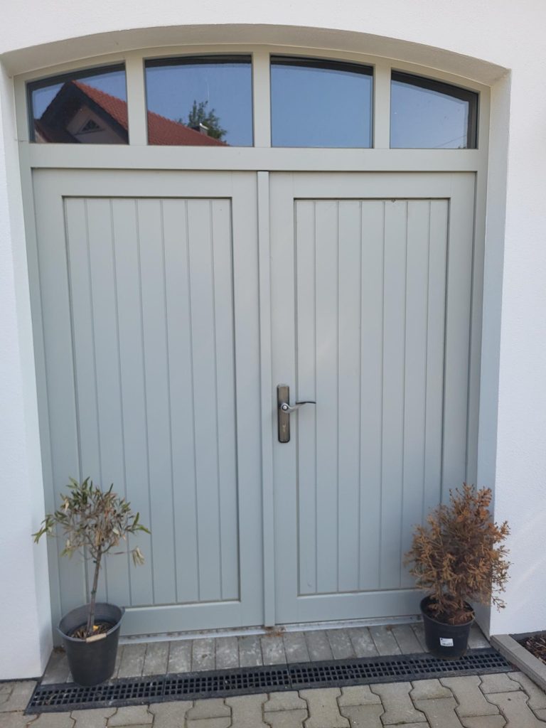 2-flg.-Tuer-mit-gefraesten-Fuellungen-768x1024