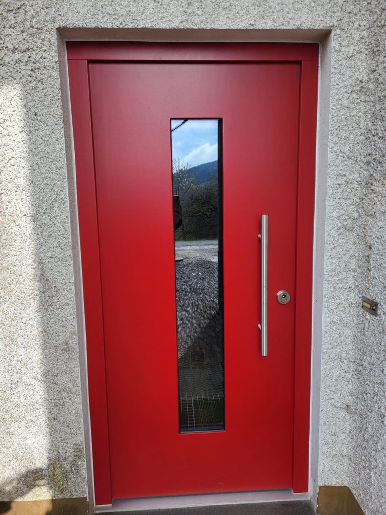 Tuer-mit-LA-Rot-3003-768x1024